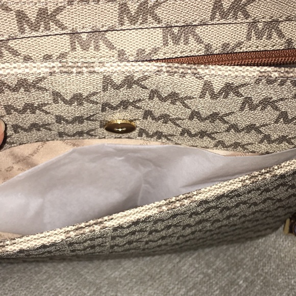 🌟HOST🎖PICK 🌟NWT 👜Michael Kors 👜 - Picture 4 of 8